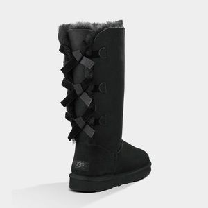 LIKE NEW! UGG Bailey Bow Boots